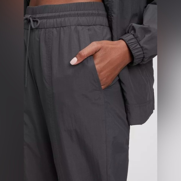 Gap Fit Crinkle Nylon Jogger Size M - Picture 3 of 13